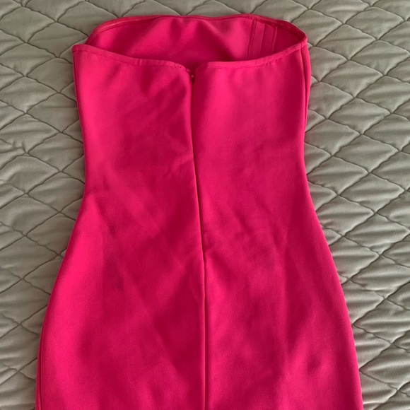 Hot pink dress size Medium purchased on Revolve, worn once. - Picture 4 of 4